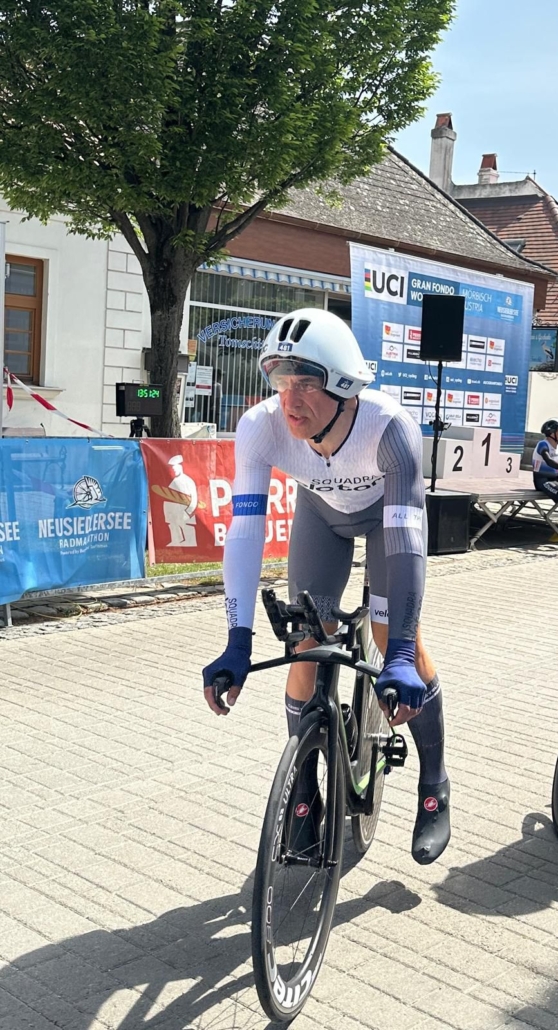 Uwe Hartwig auf dem Bike beim Moerbischer Zeitfahren am Neusiedler See 2025